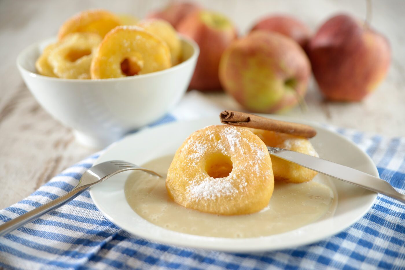 Apfelringe mit Vanillesauce